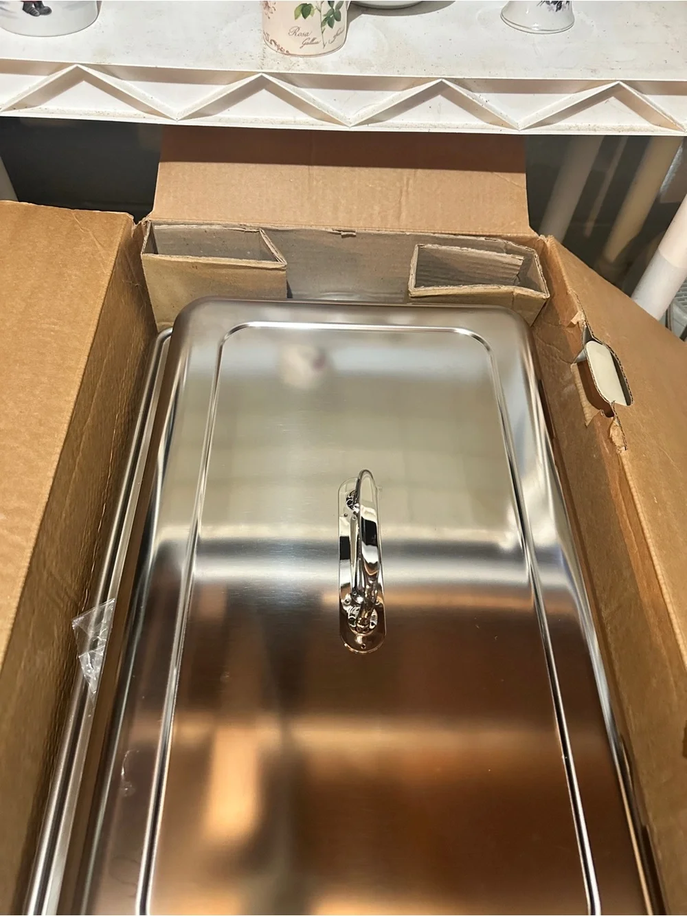 Stainless Steel Roasting Pan with Lid - Sleek Silver Finish